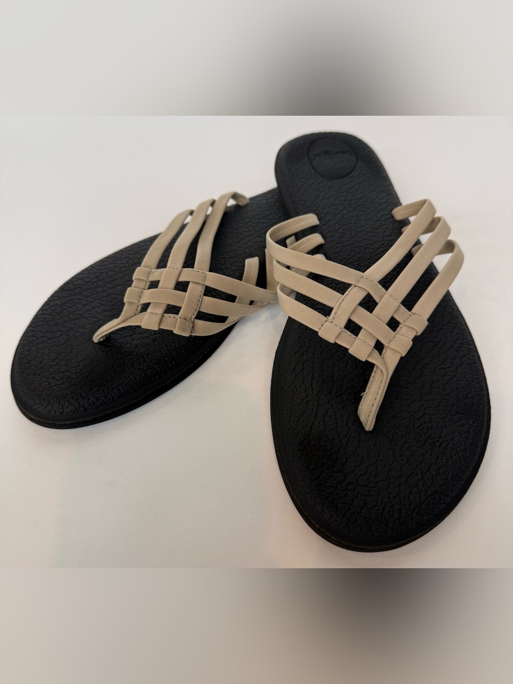 Sanuk Yoga Salty Women’s 9 Flip Flops Beige Lightweight Sandals 1103940 Comfort